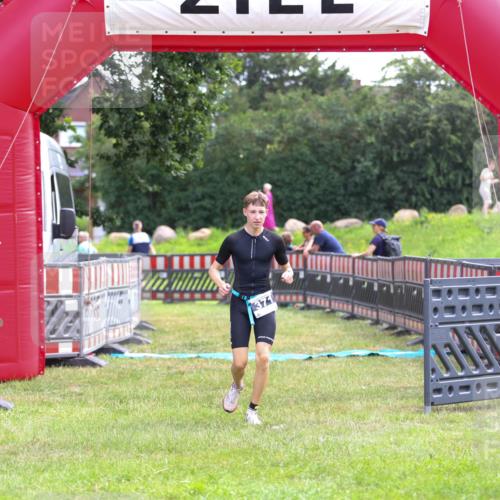 21.06.2026 - 29. Vierlanden-Triathlon Andreas Tolksdorf http://msf.ph/oto/9913720 21.06.2026 11:12:26 Ziel  meine-sportfotos.de