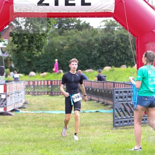 21.06.2026 - 29. Vierlanden-Triathlon Andreas Tolksdorf http://msf.ph/oto/9913721 21.06.2026 11:12:27 Ziel  meine-sportfotos.de