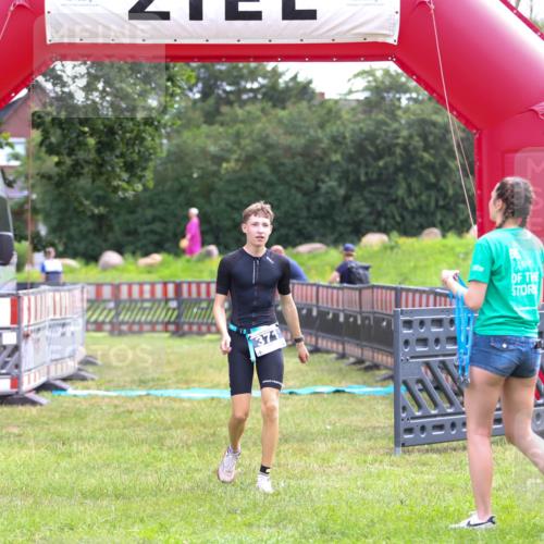 21.06.2026 - 29. Vierlanden-Triathlon Andreas Tolksdorf http://msf.ph/oto/9913722 21.06.2026 11:12:27 Ziel  meine-sportfotos.de