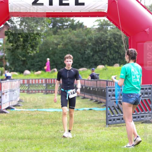 21.06.2026 - 29. Vierlanden-Triathlon Andreas Tolksdorf http://msf.ph/oto/9913725 21.06.2026 11:12:27 Ziel  meine-sportfotos.de