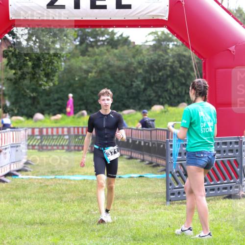 21.06.2026 - 29. Vierlanden-Triathlon Andreas Tolksdorf http://msf.ph/oto/9913728 21.06.2026 11:12:27 Ziel  meine-sportfotos.de