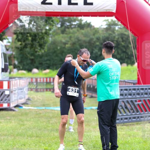 21.06.2026 - 29. Vierlanden-Triathlon Andreas Tolksdorf http://msf.ph/oto/9913729 21.06.2026 11:12:45 Ziel 303 meine-sportfotos.de