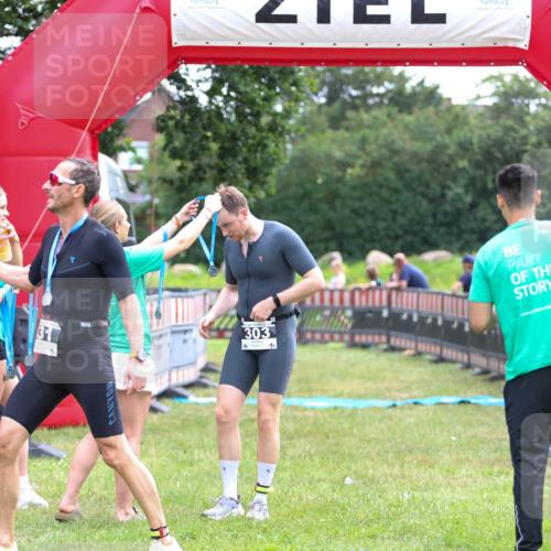 21.06.2026 - 29. Vierlanden-Triathlon Andreas Tolksdorf http://msf.ph/oto/9913734 21.06.2026 11:12:47 Ziel 303 meine-sportfotos.de