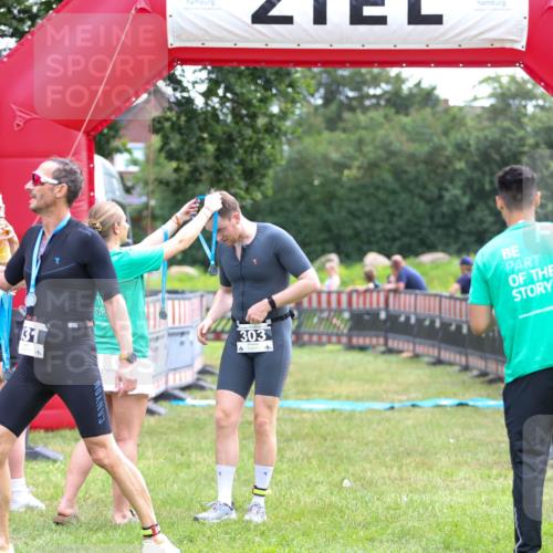 21.06.2026 - 29. Vierlanden-Triathlon Andreas Tolksdorf http://msf.ph/oto/9913735 21.06.2026 11:12:47 Ziel 303 meine-sportfotos.de