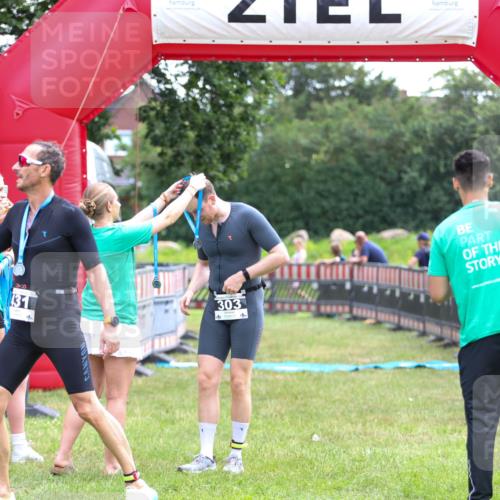 21.06.2026 - 29. Vierlanden-Triathlon Andreas Tolksdorf http://msf.ph/oto/9913736 21.06.2026 11:12:47 Ziel 303 meine-sportfotos.de