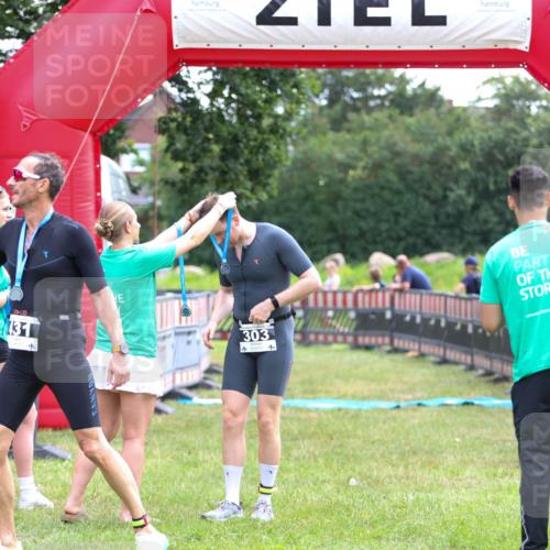 21.06.2026 - 29. Vierlanden-Triathlon Andreas Tolksdorf http://msf.ph/oto/9913737 21.06.2026 11:12:47 Ziel 303 meine-sportfotos.de