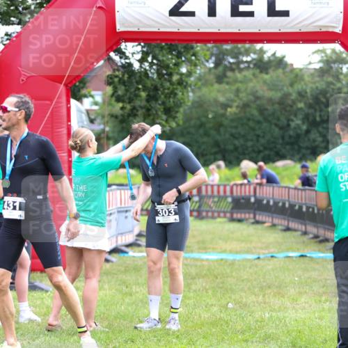 21.06.2026 - 29. Vierlanden-Triathlon Andreas Tolksdorf http://msf.ph/oto/9913739 21.06.2026 11:12:47 Ziel 303 meine-sportfotos.de