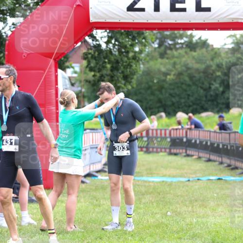 21.06.2026 - 29. Vierlanden-Triathlon Andreas Tolksdorf http://msf.ph/oto/9913742 21.06.2026 11:12:47 Ziel 303 meine-sportfotos.de