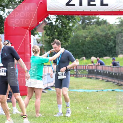 21.06.2026 - 29. Vierlanden-Triathlon Andreas Tolksdorf http://msf.ph/oto/9913745 21.06.2026 11:12:47 Ziel 303 meine-sportfotos.de