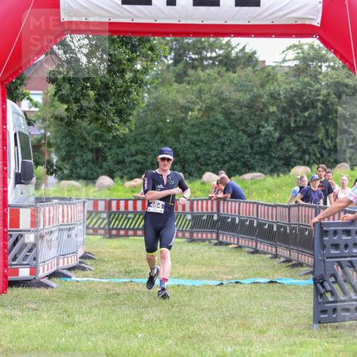 21.06.2026 - 29. Vierlanden-Triathlon Andreas Tolksdorf http://msf.ph/oto/9913746 21.06.2026 11:14:33 Ziel 464 meine-sportfotos.de