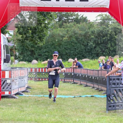 21.06.2026 - 29. Vierlanden-Triathlon Andreas Tolksdorf http://msf.ph/oto/9913749 21.06.2026 11:14:33 Ziel 464 meine-sportfotos.de