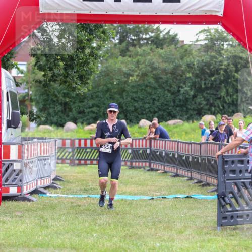 21.06.2026 - 29. Vierlanden-Triathlon Andreas Tolksdorf http://msf.ph/oto/9913750 21.06.2026 11:14:33 Ziel 464 meine-sportfotos.de