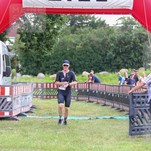21.06.2026 - 29. Vierlanden-Triathlon Andreas Tolksdorf http://msf.ph/oto/9913751 21.06.2026 11:14:33 Ziel 464 meine-sportfotos.de