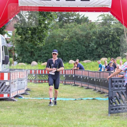 21.06.2026 - 29. Vierlanden-Triathlon Andreas Tolksdorf http://msf.ph/oto/9913752 21.06.2026 11:14:33 Ziel 464 meine-sportfotos.de
