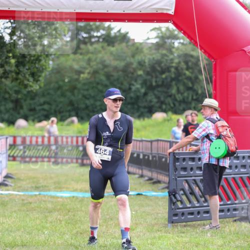 21.06.2026 - 29. Vierlanden-Triathlon Andreas Tolksdorf http://msf.ph/oto/9913761 21.06.2026 11:14:36 Ziel 464 meine-sportfotos.de
