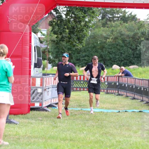 21.06.2026 - 29. Vierlanden-Triathlon Andreas Tolksdorf http://msf.ph/oto/9913771 21.06.2026 11:15:03 Ziel 358, 454 meine-sportfotos.de