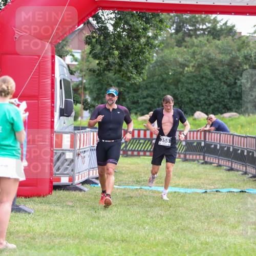 21.06.2026 - 29. Vierlanden-Triathlon Andreas Tolksdorf http://msf.ph/oto/9913778 21.06.2026 11:15:03 Ziel 358, 454 meine-sportfotos.de