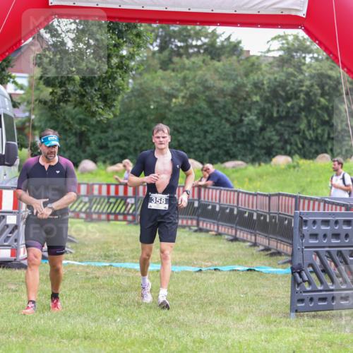 21.06.2026 - 29. Vierlanden-Triathlon Andreas Tolksdorf http://msf.ph/oto/9913780 21.06.2026 11:15:05 Ziel 358, 454, 542 meine-sportfotos.de