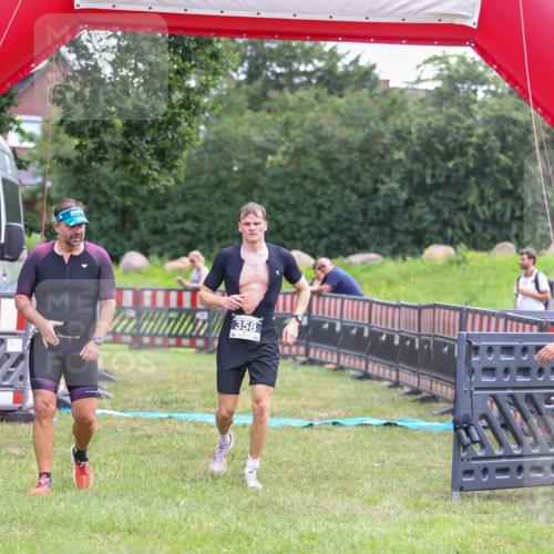 21.06.2026 - 29. Vierlanden-Triathlon Andreas Tolksdorf http://msf.ph/oto/9913782 21.06.2026 11:15:05 Ziel 358, 454, 542 meine-sportfotos.de