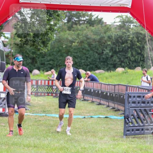 21.06.2026 - 29. Vierlanden-Triathlon Andreas Tolksdorf http://msf.ph/oto/9913783 21.06.2026 11:15:05 Ziel 358, 454, 542 meine-sportfotos.de