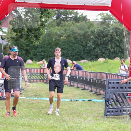 21.06.2026 - 29. Vierlanden-Triathlon Andreas Tolksdorf http://msf.ph/oto/9913784 21.06.2026 11:15:05 Ziel 358, 454, 542 meine-sportfotos.de