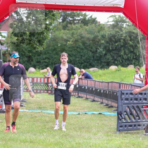 21.06.2026 - 29. Vierlanden-Triathlon Andreas Tolksdorf http://msf.ph/oto/9913785 21.06.2026 11:15:05 Ziel 358, 454, 542 meine-sportfotos.de