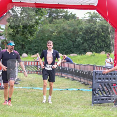 21.06.2026 - 29. Vierlanden-Triathlon Andreas Tolksdorf http://msf.ph/oto/9913786 21.06.2026 11:15:05 Ziel 358, 454, 542 meine-sportfotos.de