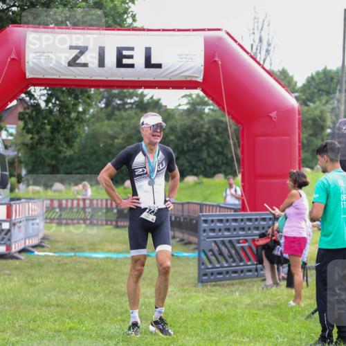 21.06.2026 - 29. Vierlanden-Triathlon Andreas Tolksdorf http://msf.ph/oto/9913812 21.06.2026 11:15:38 Ziel  meine-sportfotos.de