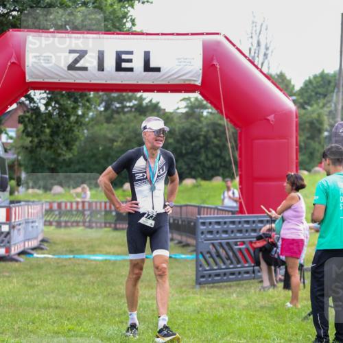 21.06.2026 - 29. Vierlanden-Triathlon Andreas Tolksdorf http://msf.ph/oto/9913815 21.06.2026 11:15:38 Ziel  meine-sportfotos.de