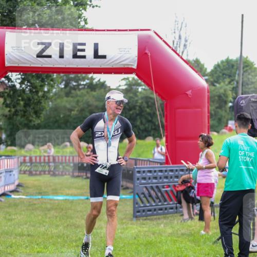 21.06.2026 - 29. Vierlanden-Triathlon Andreas Tolksdorf http://msf.ph/oto/9913819 21.06.2026 11:15:39 Ziel  meine-sportfotos.de