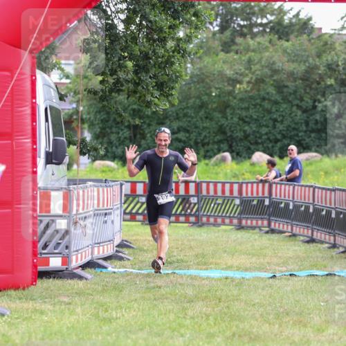 21.06.2026 - 29. Vierlanden-Triathlon Andreas Tolksdorf http://msf.ph/oto/9913821 21.06.2026 11:15:56 Ziel 392 meine-sportfotos.de