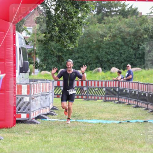 21.06.2026 - 29. Vierlanden-Triathlon Andreas Tolksdorf http://msf.ph/oto/9913824 21.06.2026 11:15:56 Ziel 392 meine-sportfotos.de