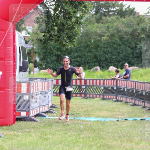 21.06.2026 - 29. Vierlanden-Triathlon Andreas Tolksdorf http://msf.ph/oto/9913826 21.06.2026 11:15:56 Ziel 392 meine-sportfotos.de