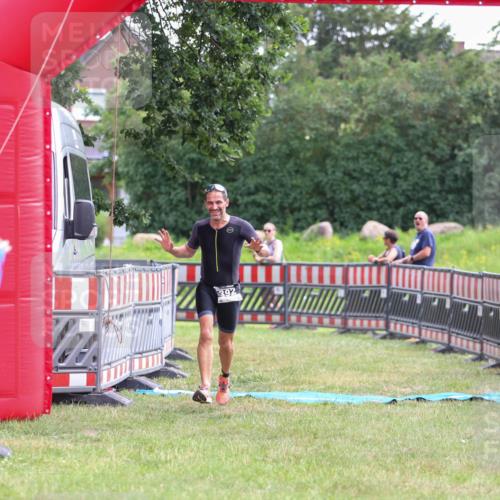 21.06.2026 - 29. Vierlanden-Triathlon Andreas Tolksdorf http://msf.ph/oto/9913827 21.06.2026 11:15:56 Ziel 392 meine-sportfotos.de