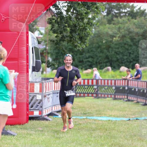 21.06.2026 - 29. Vierlanden-Triathlon Andreas Tolksdorf http://msf.ph/oto/9913836 21.06.2026 11:15:57 Ziel 392 meine-sportfotos.de