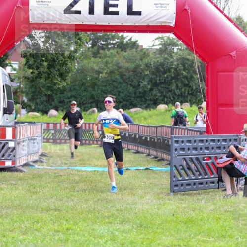 21.06.2026 - 29. Vierlanden-Triathlon Andreas Tolksdorf http://msf.ph/oto/9913855 21.06.2026 11:16:14 Ziel 313, 609 meine-sportfotos.de