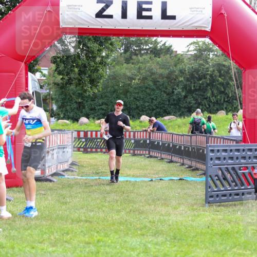21.06.2026 - 29. Vierlanden-Triathlon Andreas Tolksdorf http://msf.ph/oto/9913858 21.06.2026 11:16:16 Ziel 313, 609 meine-sportfotos.de