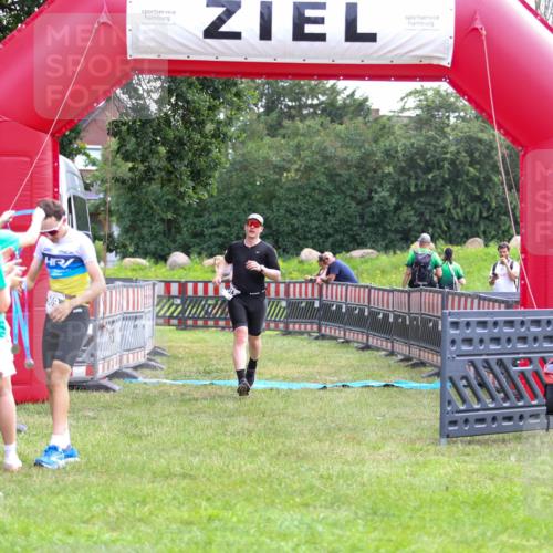 21.06.2026 - 29. Vierlanden-Triathlon Andreas Tolksdorf http://msf.ph/oto/9913859 21.06.2026 11:16:16 Ziel 313, 609 meine-sportfotos.de