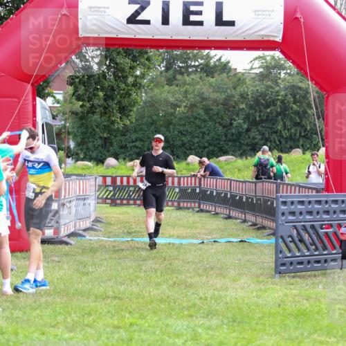 21.06.2026 - 29. Vierlanden-Triathlon Andreas Tolksdorf http://msf.ph/oto/9913860 21.06.2026 11:16:16 Ziel 313, 609 meine-sportfotos.de