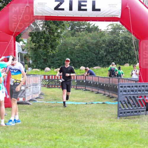 21.06.2026 - 29. Vierlanden-Triathlon Andreas Tolksdorf http://msf.ph/oto/9913861 21.06.2026 11:16:16 Ziel 313, 609 meine-sportfotos.de