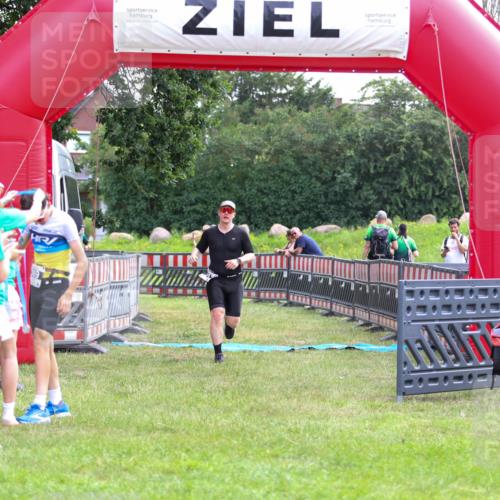 21.06.2026 - 29. Vierlanden-Triathlon Andreas Tolksdorf http://msf.ph/oto/9913862 21.06.2026 11:16:16 Ziel 313, 609 meine-sportfotos.de