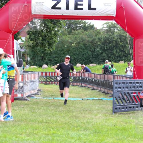 21.06.2026 - 29. Vierlanden-Triathlon Andreas Tolksdorf http://msf.ph/oto/9913869 21.06.2026 11:16:16 Ziel 313, 609 meine-sportfotos.de