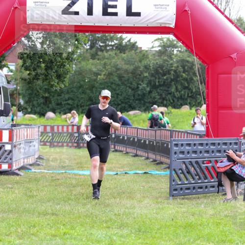 21.06.2026 - 29. Vierlanden-Triathlon Andreas Tolksdorf http://msf.ph/oto/9913871 21.06.2026 11:16:17 Ziel 313, 609 meine-sportfotos.de