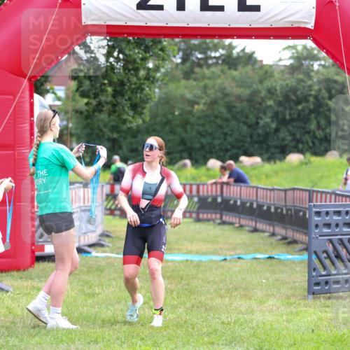 21.06.2026 - 29. Vierlanden-Triathlon Andreas Tolksdorf http://msf.ph/oto/9913892 21.06.2026 11:16:26 Ziel 449, 609 meine-sportfotos.de