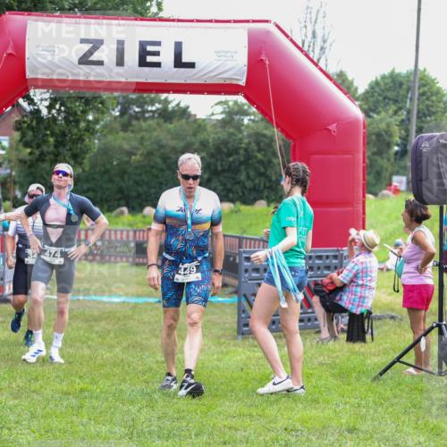 21.06.2026 - 29. Vierlanden-Triathlon Andreas Tolksdorf http://msf.ph/oto/9913917 21.06.2026 11:16:43 Ziel 347, 474 meine-sportfotos.de