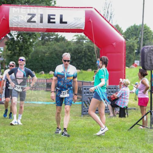 21.06.2026 - 29. Vierlanden-Triathlon Andreas Tolksdorf http://msf.ph/oto/9913919 21.06.2026 11:16:43 Ziel 347, 474 meine-sportfotos.de