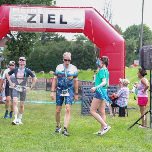 21.06.2026 - 29. Vierlanden-Triathlon Andreas Tolksdorf http://msf.ph/oto/9913920 21.06.2026 11:16:43 Ziel 347, 474 meine-sportfotos.de