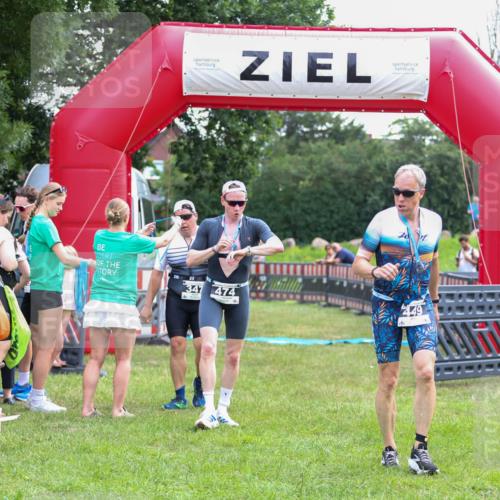 21.06.2026 - 29. Vierlanden-Triathlon Andreas Tolksdorf http://msf.ph/oto/9913926 21.06.2026 11:16:44 Ziel 347 meine-sportfotos.de