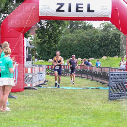 21.06.2026 - 29. Vierlanden-Triathlon Andreas Tolksdorf http://msf.ph/oto/9913934 21.06.2026 11:17:04 Ziel 434, 459 meine-sportfotos.de