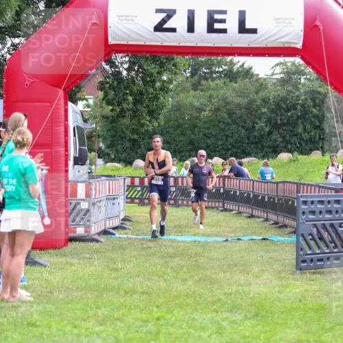 21.06.2026 - 29. Vierlanden-Triathlon Andreas Tolksdorf http://msf.ph/oto/9913936 21.06.2026 11:17:04 Ziel 434, 459 meine-sportfotos.de